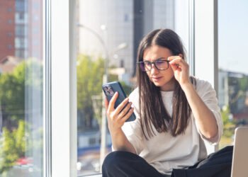 Rise in cases of dry eye disease due to more usage of smartphones