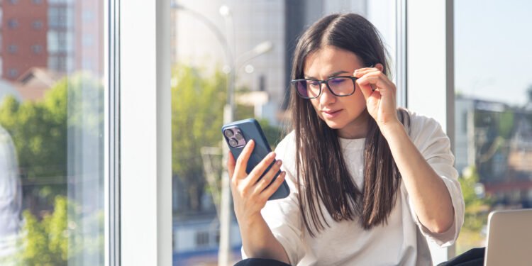 Rise in cases of dry eye disease due to more usage of smartphones